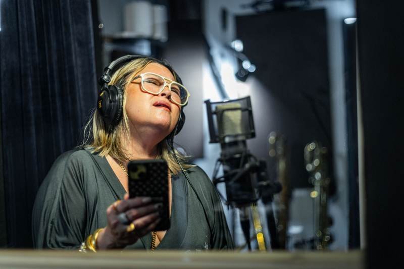 Tab in studio